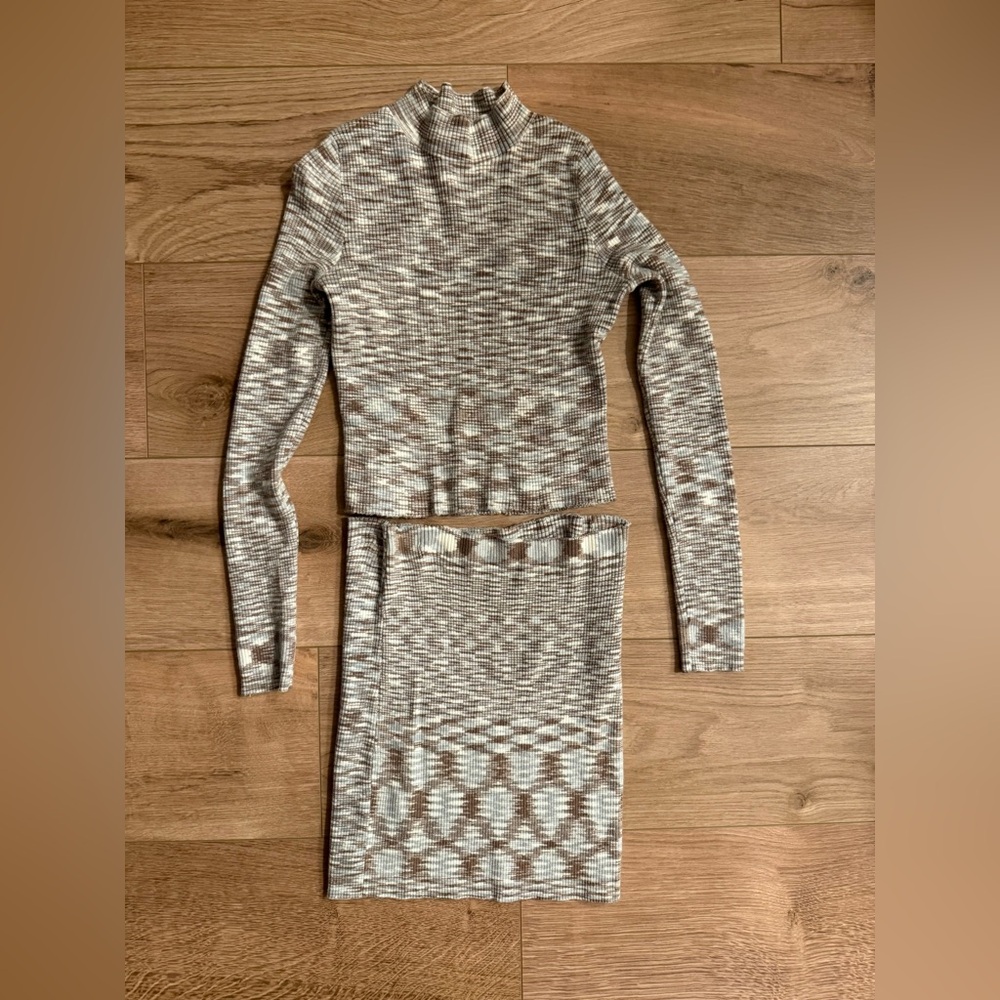 La Hearts Cream and Brown Ribbed Turtleneck